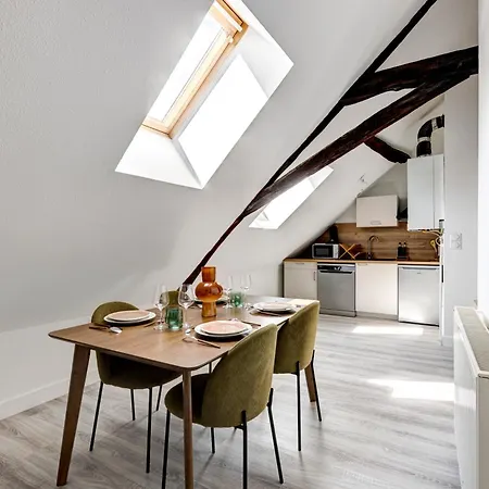 Le Jardin ~ Centre-ville ~ Duplex Appartement *